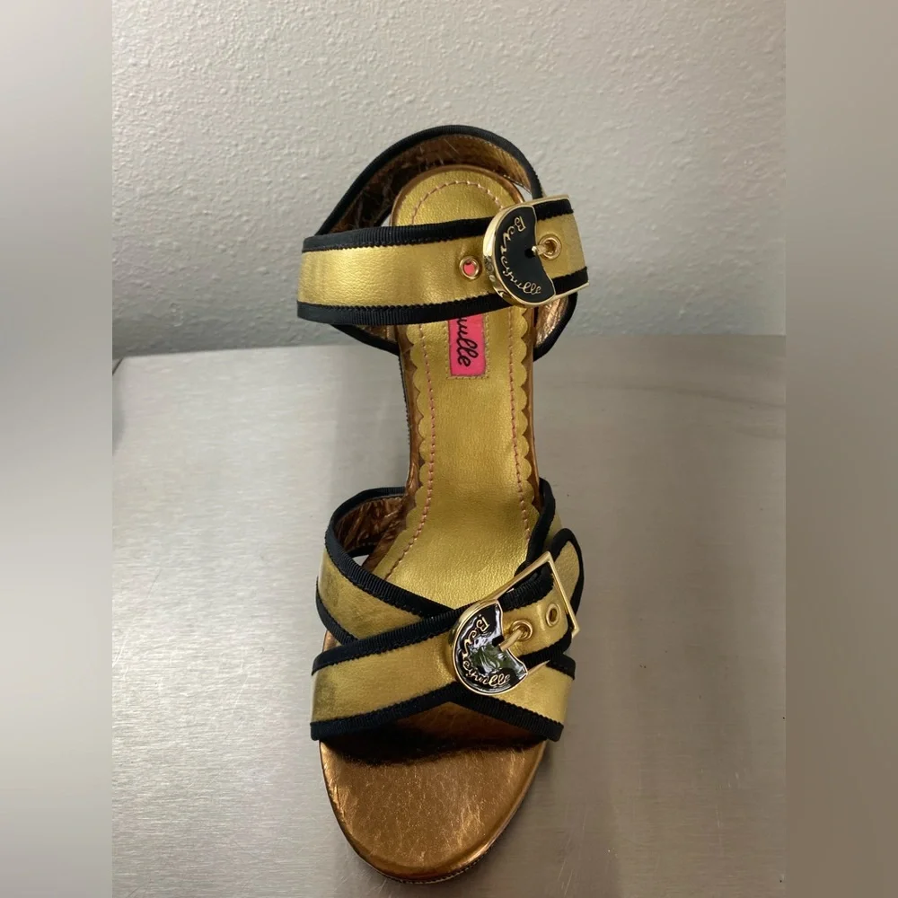 BETSEY JOHNSON… WOMENS Chic Gold and Black Wedge Sandals